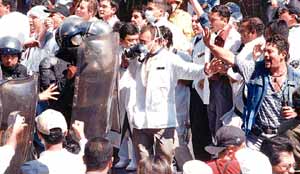 �������