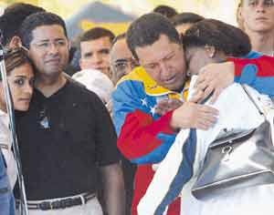 ����E����