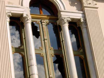 �������j��