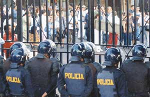 �x�@�̌x������